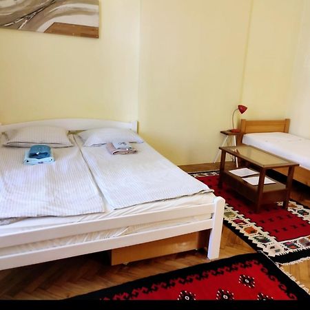 Cricket 2 Hostel ベオグラード エクステリア 写真